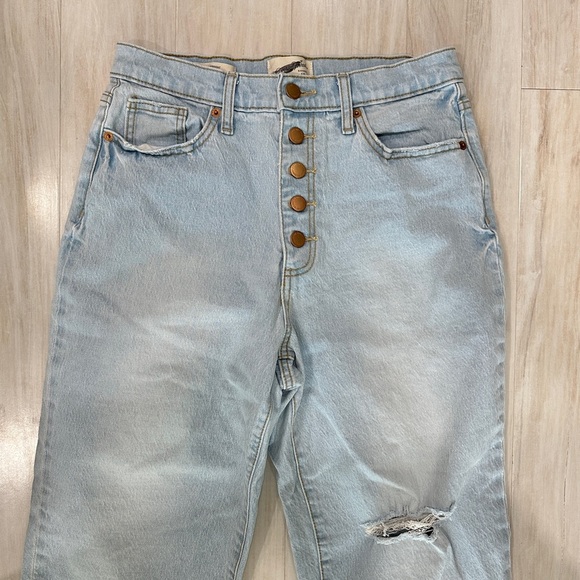 Universal Thread Vintage Straight Fit in Faded Blue - Picture 2 of 4